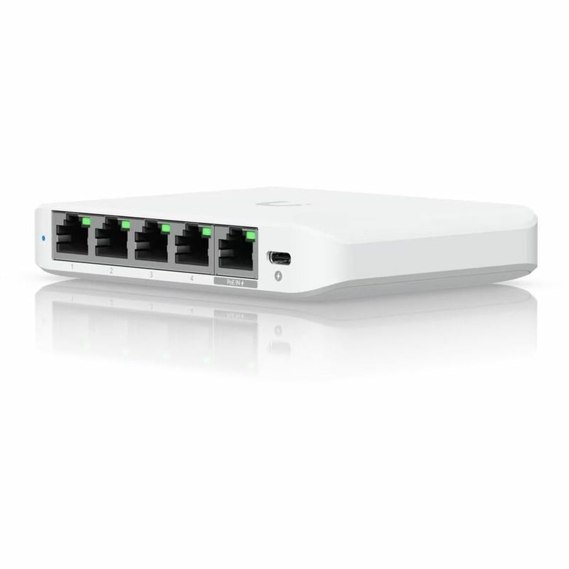 COMPACT 5-PORT 2.5G SWITCH THAT CAN BE POWERED WITH POE OR A USB-C - Thumbnail 2