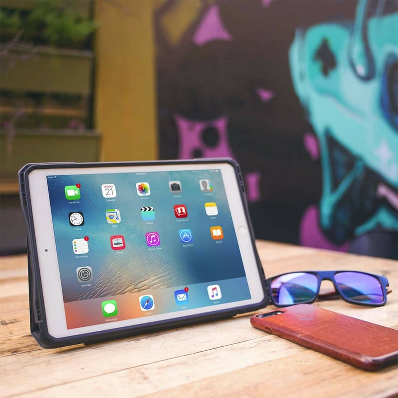 Rugged Folio Case for iPad Gen 7/8/9 - Thumbnail 4