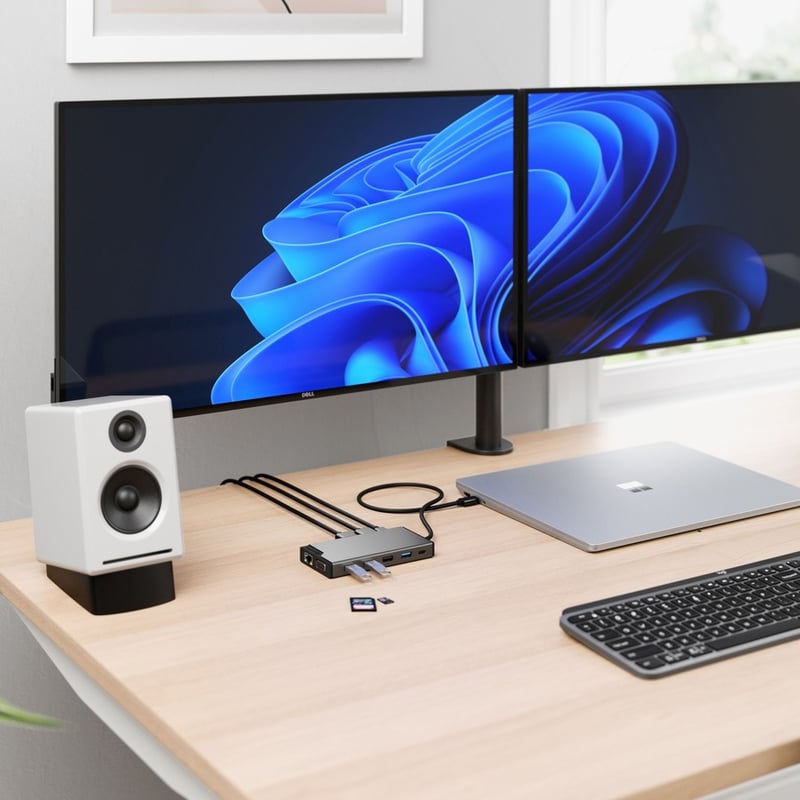 Alogic Universal 12-in-1 Mini Dock - DV3 - Triple Full HD Display