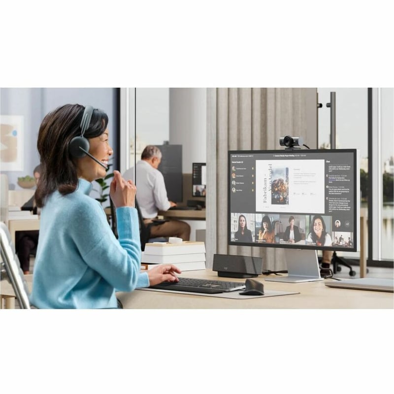 Logitech MX Brio 705 for Business 4K Webcam with Auto Light Correction, Ultra HD, Auto-Framing, Show Mode, USB-C, Works with Microsoft Teams, Zoom, Google Meet, Graphite - Thumbnail 5