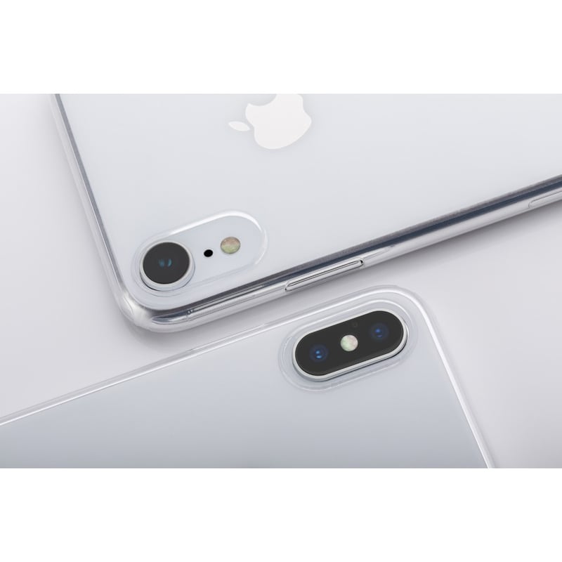 This super thin case is ultra sleek and mirrors the look and feel of a naked iPhone, while still offering scratch protection - Thumbnail 5