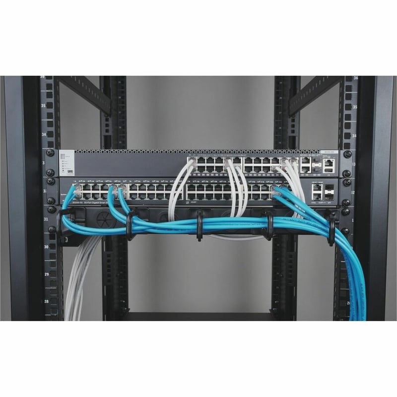 IOGEAR 1U 19" Cable Management Organizer with Cable Passthrough - Thumbnail 4