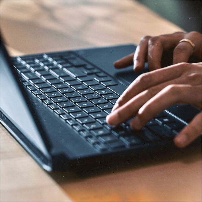 HP VICTUS 15FA1163 I712650H 16GB 512GB 15.6