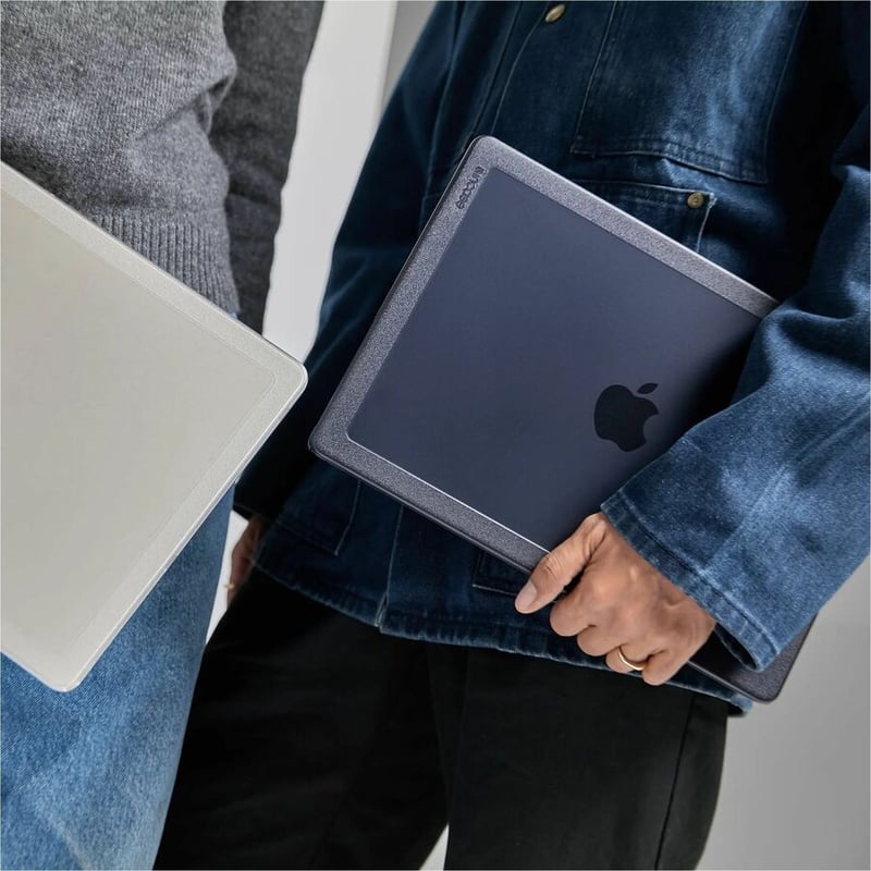 INCASE EDGE HARDSHELL CASE FOR MACBOOK AIR (13-INCH, M3, 2024) - CLEAR - Thumbnail 3