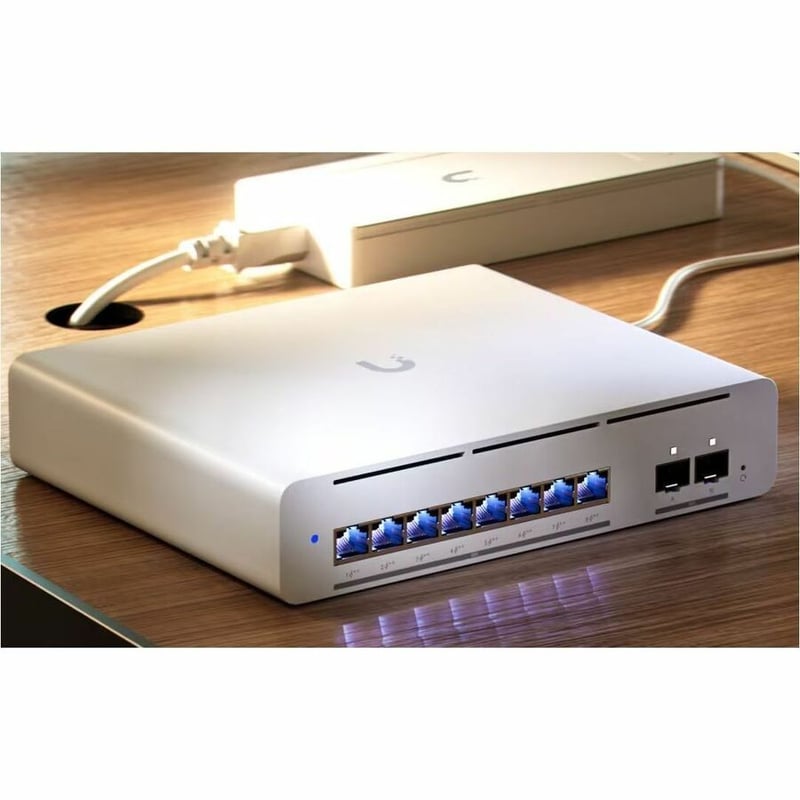 COMPACT DESKTOP/WALL-MOUNTABLE PROFESSIONAL-GRADE 8-PORT LAYER 3 - Thumbnail 4