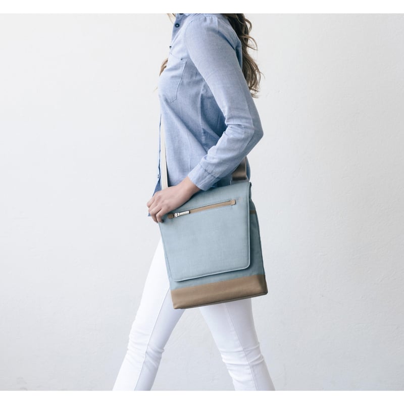 Moshi Aerio Lite Carrying Case (Messenger) for 12" Apple iPad - Sky Blue - Thumbnail 3