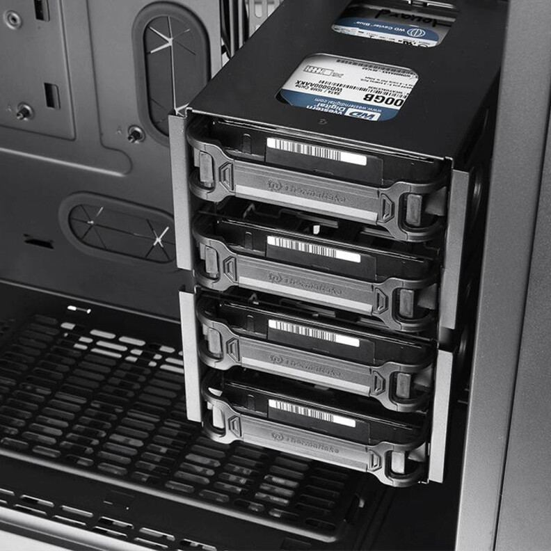 Thermaltake View 71 Tempered Glass Edition Full Tower Chassis - Thumbnail 3