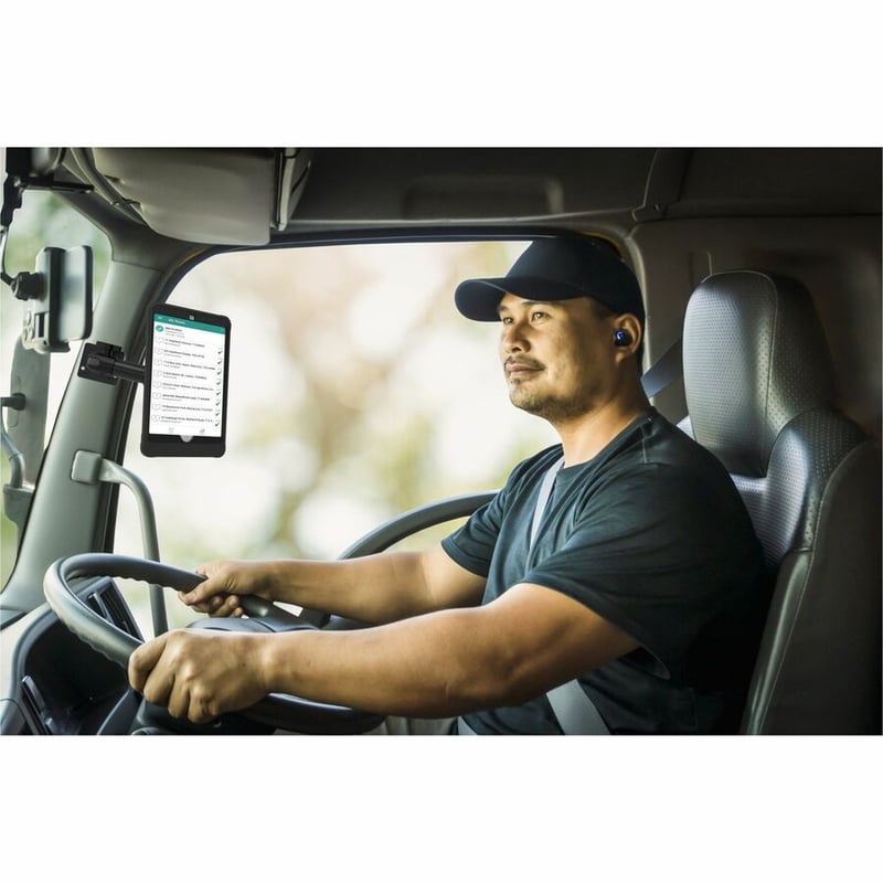 CTA Digital Vehicle Dash Mount Kit with Wireless Inductive Charging Case