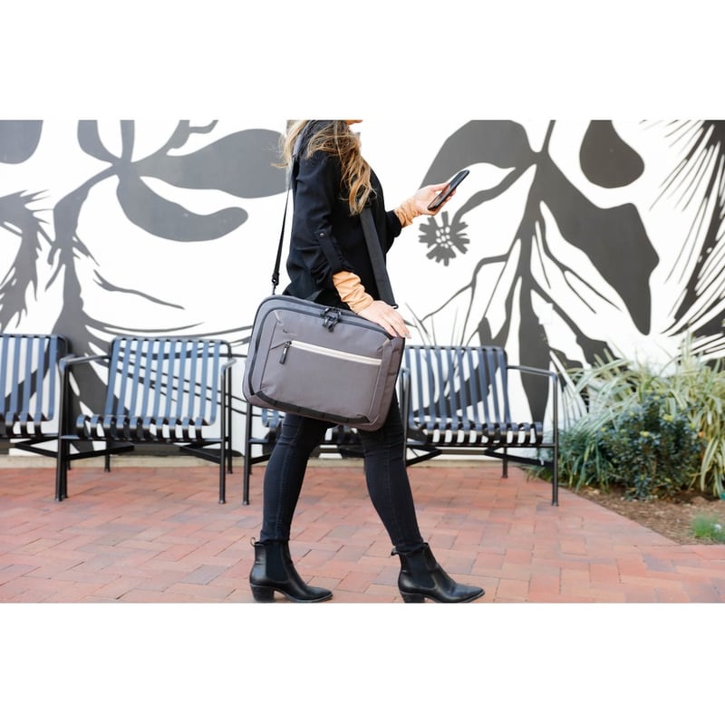 Targus City Fusion TBM571GL Carrying Case (Messenger) for 13" to 15.6" Notebook, Tablet - Black - Thumbnail 5