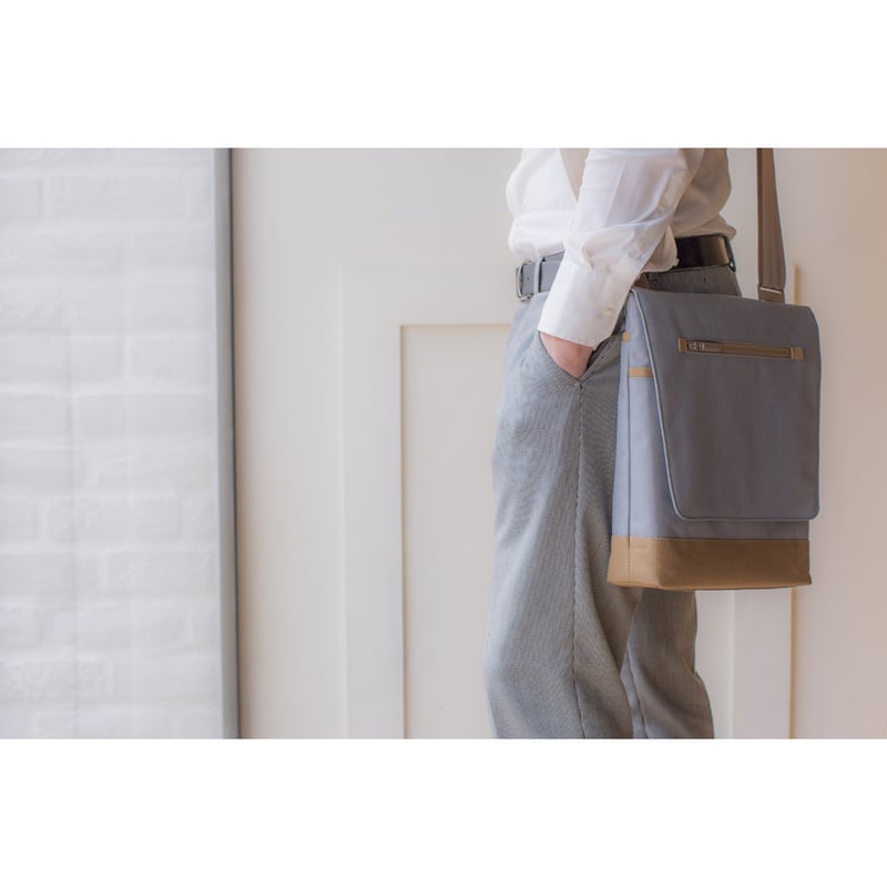 Moshi Aerio Lite Carrying Case (Messenger) for 12" Apple iPad - Sky Blue - Thumbnail 5