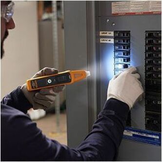 FLUKE 107 DMM AND BK120 BREAKER FINDER BUNDLE - Thumbnail 4
