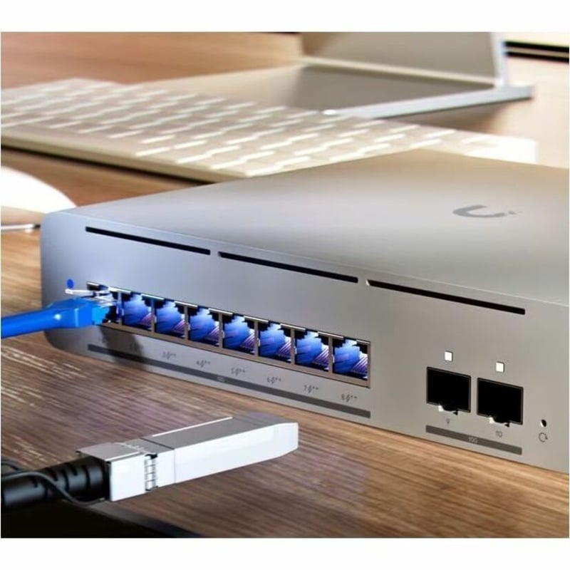 COMPACT DESKTOP/WALL-MOUNTABLE PROFESSIONAL-GRADE 8-PORT LAYER 3 - Thumbnail 5