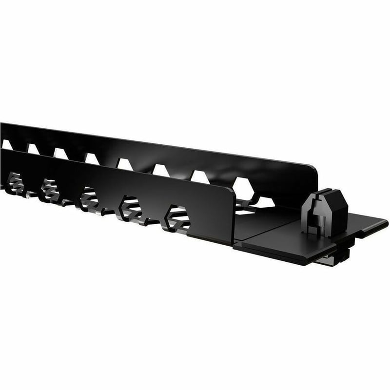 IOGEAR 1U Tool-less Vented Blanking Panel (2-Pack) - Thumbnail 4