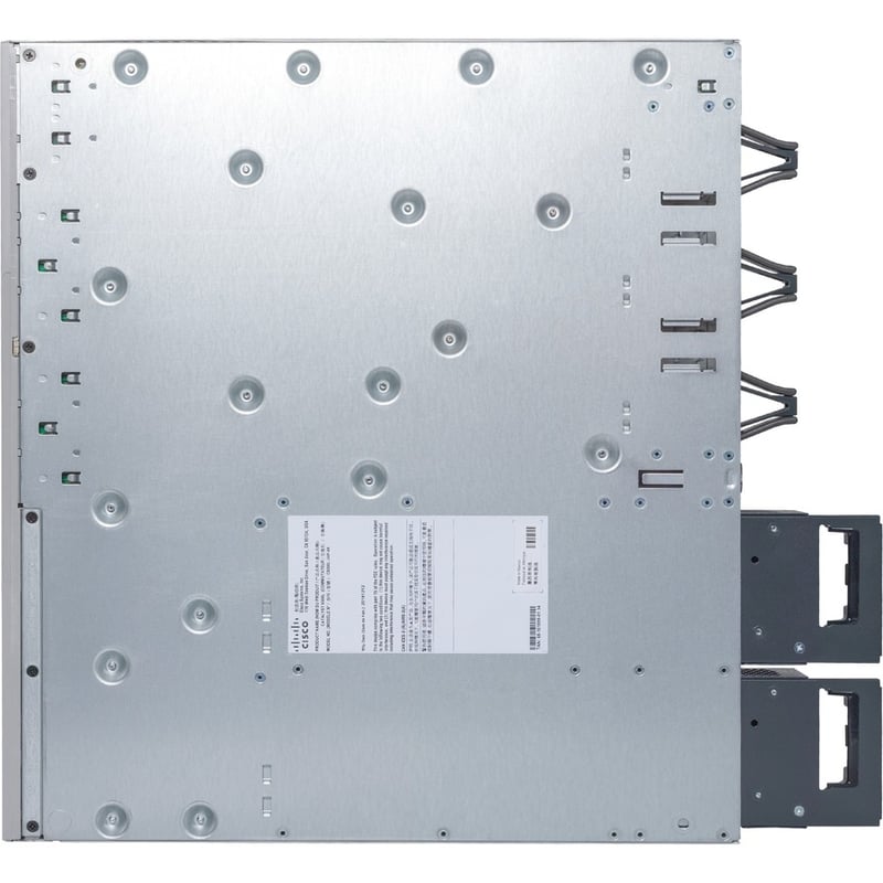 Cisco Catalyst 9300 24-port fixed Uplinks PoE+, 4X1G Uplinks, Network Essentials - Thumbnail 4