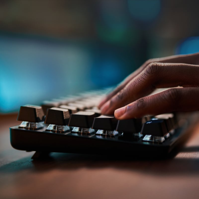 Logitech G413 TKL SE Mechanical Gaming Keyboard - Thumbnail 3